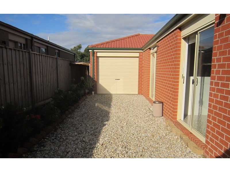 19 Bushranger Boulevard, Cranbourne East VIC 3977