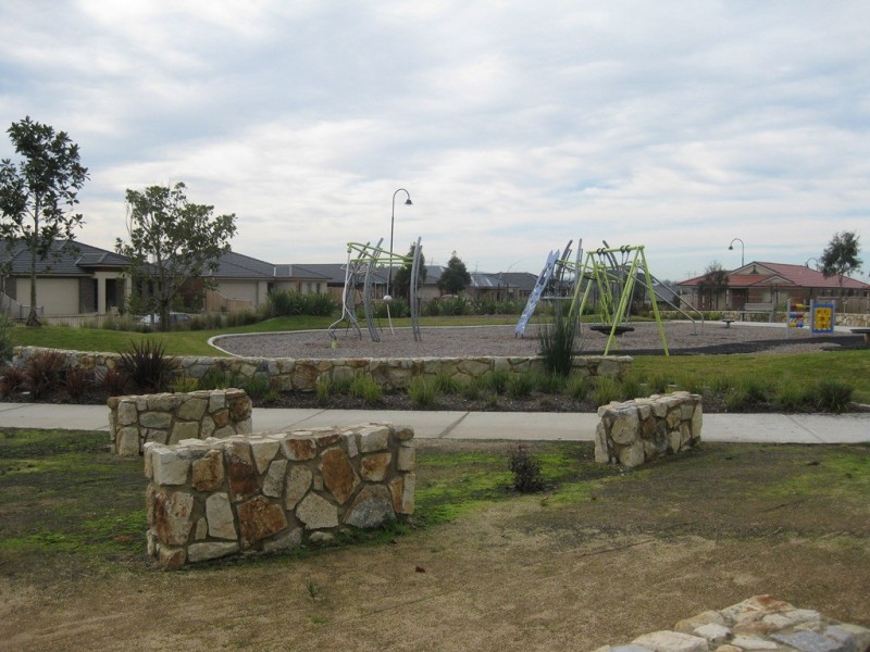 19 Bushranger Boulevard, Cranbourne East VIC 3977