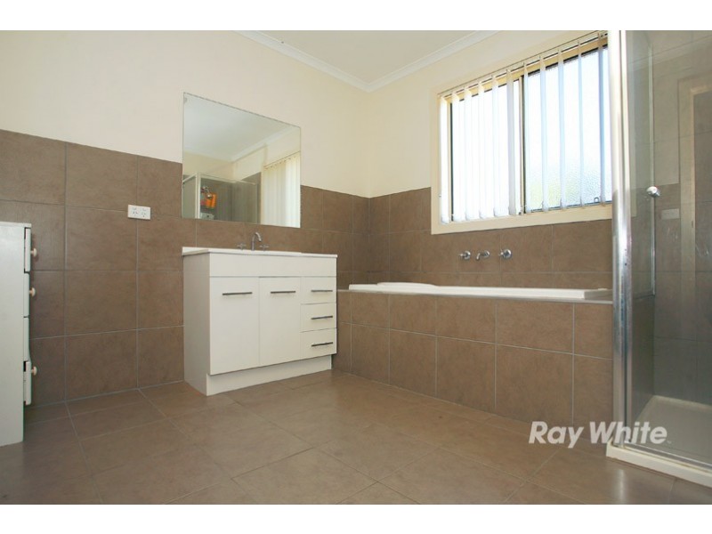 1/5 Hoddle Court, Cranbourne VIC 3977
