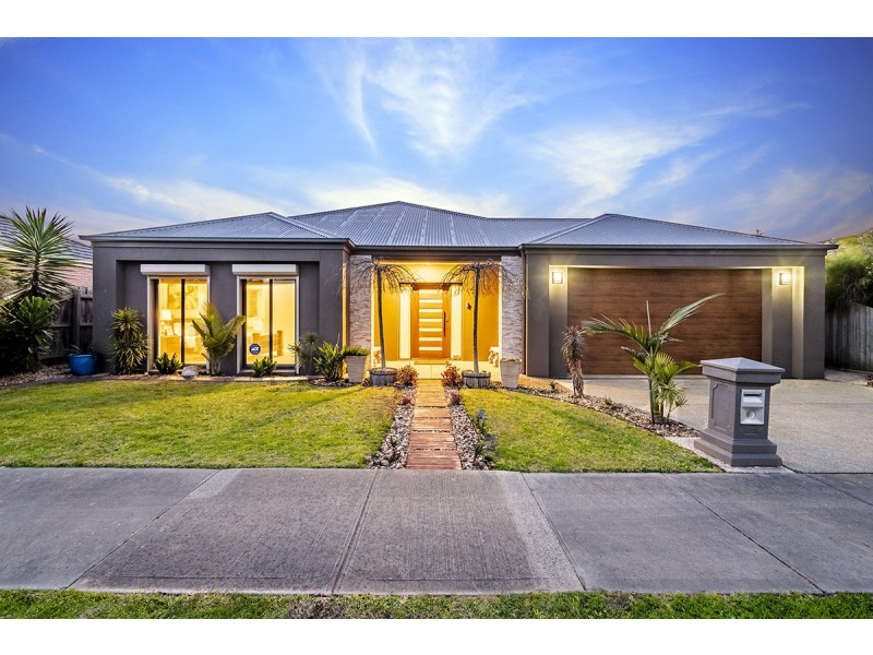 13 Parkstone Vista, Cranbourne VIC 3977