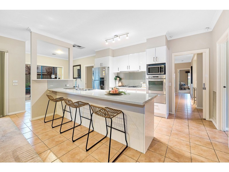 13 Parkstone Vista, Cranbourne VIC 3977