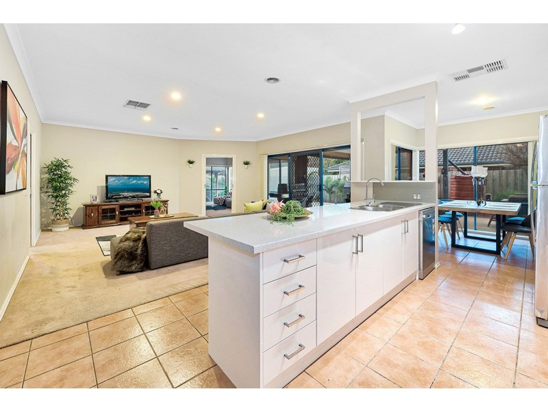 13 Parkstone Vista, Cranbourne VIC 3977