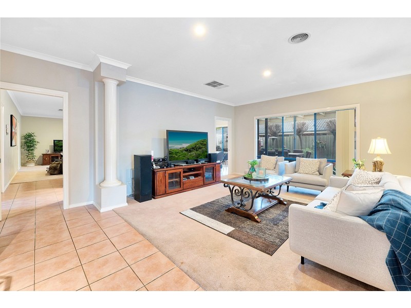 13 Parkstone Vista, Cranbourne VIC 3977