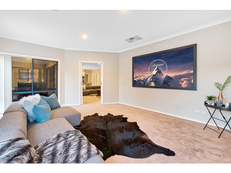 13 Parkstone Vista, Cranbourne VIC 3977