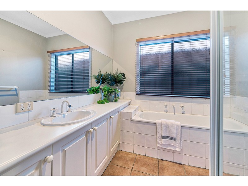 13 Parkstone Vista, Cranbourne VIC 3977