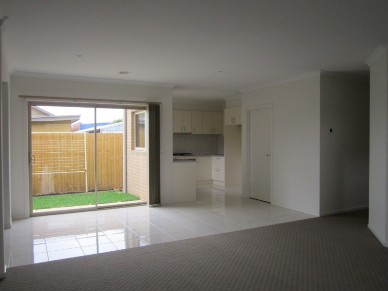 1/34 Grace Street, Cranbourne VIC 3977