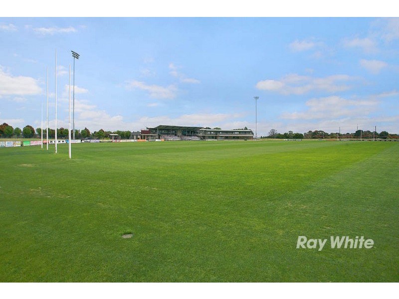 19 Bugle Lane, Cranbourne West VIC 3977