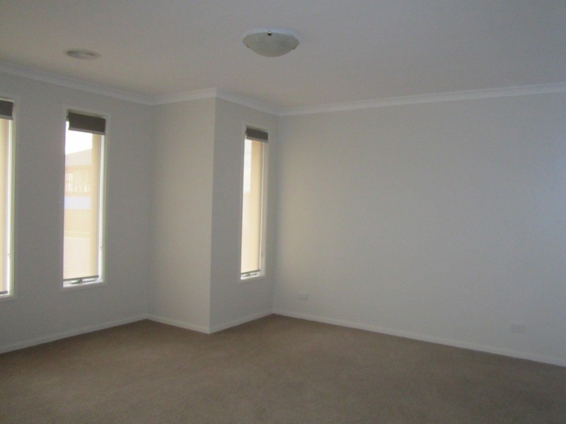 11 Buckskin Drive, Clyde North VIC 3978