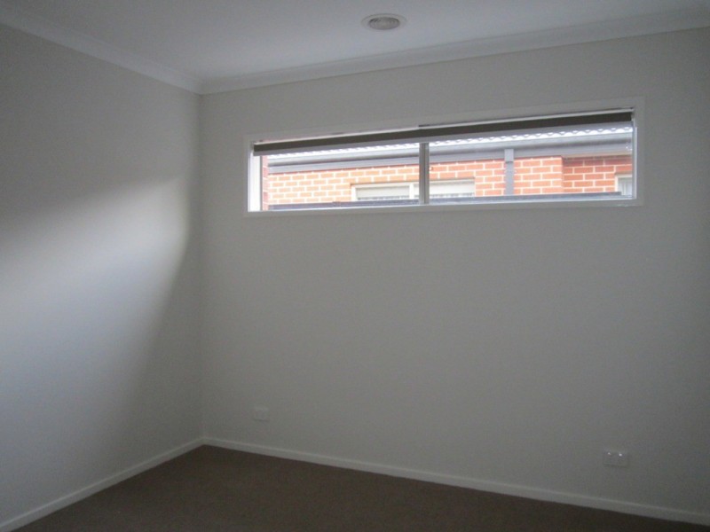 11 Buckskin Drive, Clyde North VIC 3978