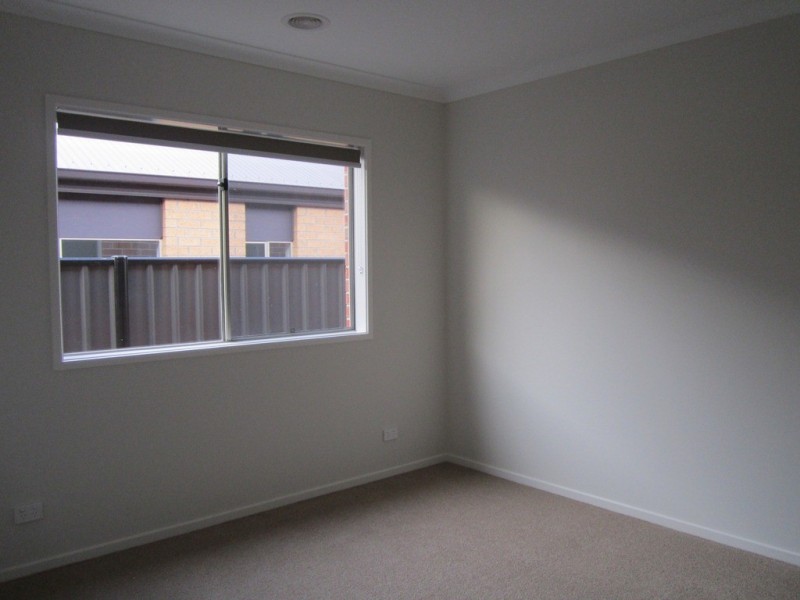 11 Buckskin Drive, Clyde North VIC 3978