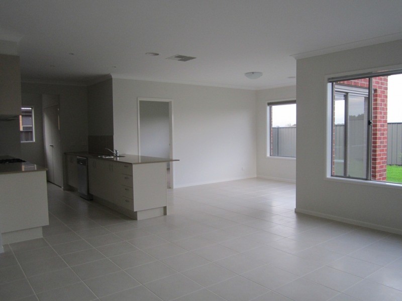 11 Buckskin Drive, Clyde North VIC 3978