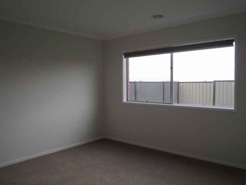 11 Buckskin Drive, Clyde North VIC 3978