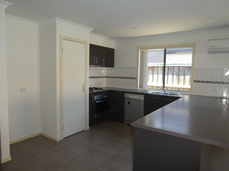 16 Islington Avenue, Cranbourne North VIC 3977