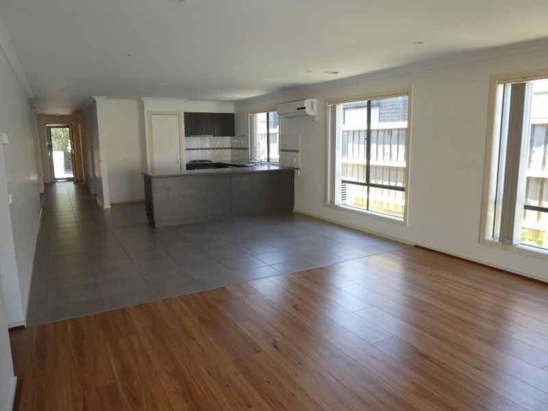 16 Islington Avenue, Cranbourne North VIC 3977