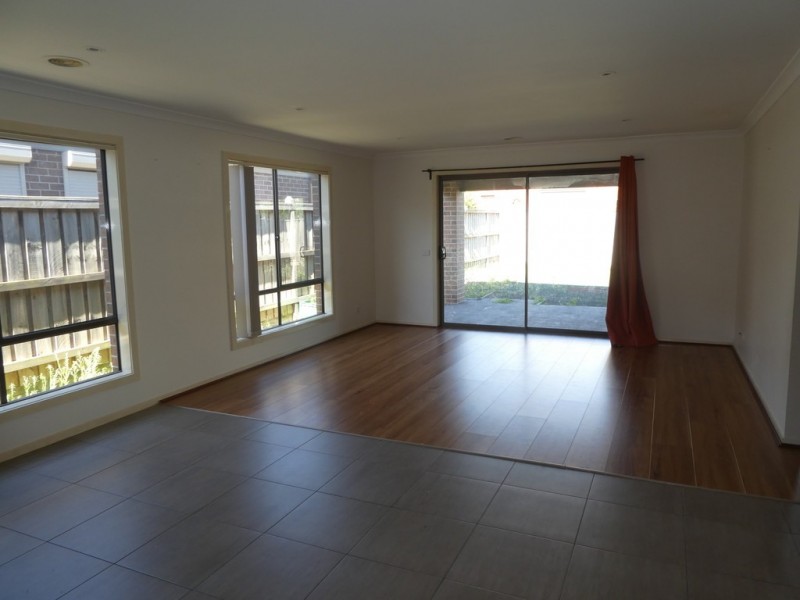 16 Islington Avenue, Cranbourne North VIC 3977