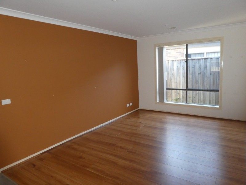 16 Islington Avenue, Cranbourne North VIC 3977