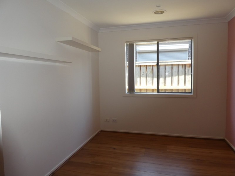 16 Islington Avenue, Cranbourne North VIC 3977