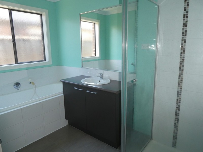 16 Islington Avenue, Cranbourne North VIC 3977