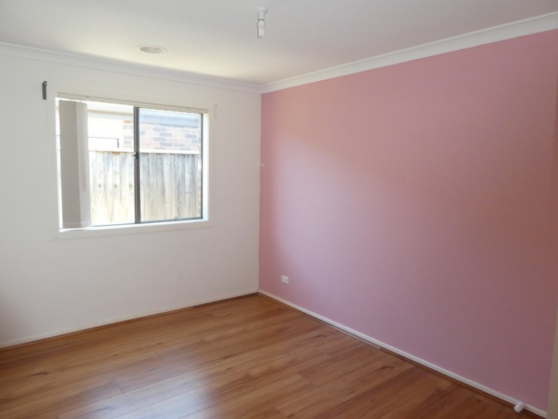 16 Islington Avenue, Cranbourne North VIC 3977