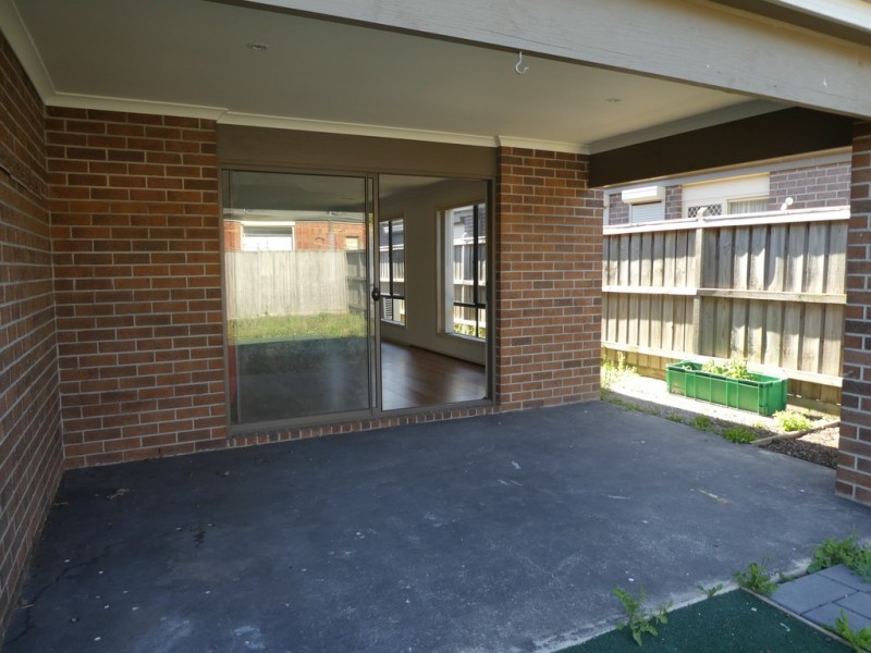 16 Islington Avenue, Cranbourne North VIC 3977