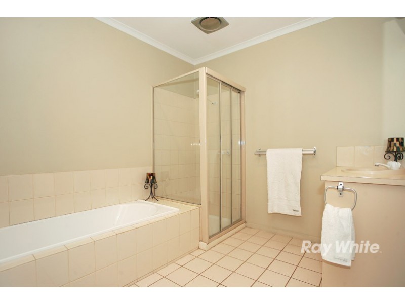 4 Ruffles Court, Cranbourne West VIC 3977