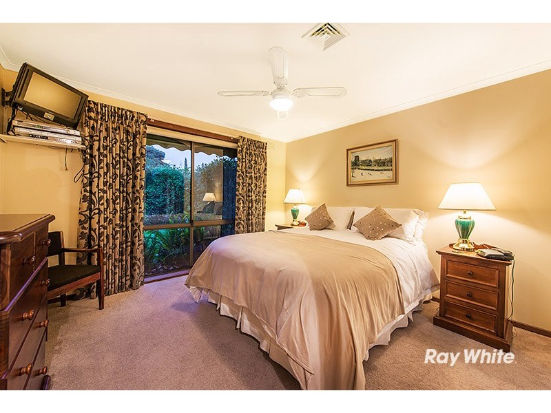 6 Marylyn Place, Cranbourne VIC 3977