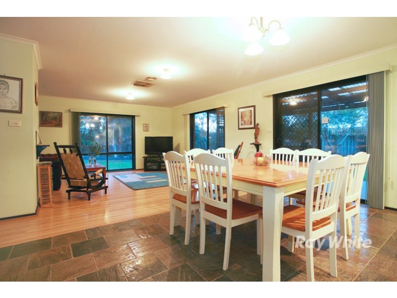 11 Lupin Court, Cranbourne North VIC 3977