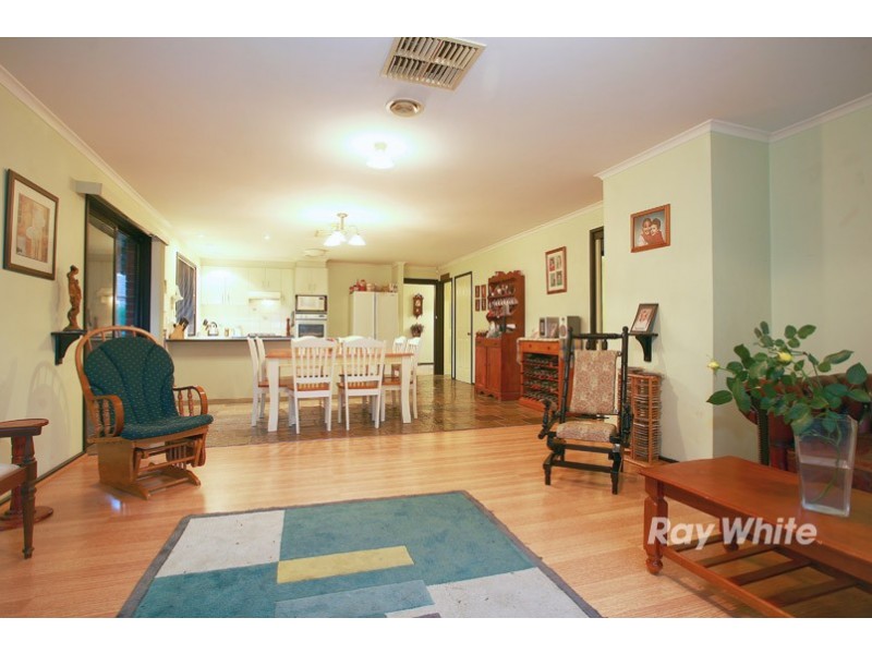 11 Lupin Court, Cranbourne North VIC 3977