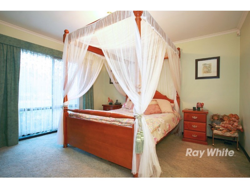 11 Lupin Court, Cranbourne North VIC 3977