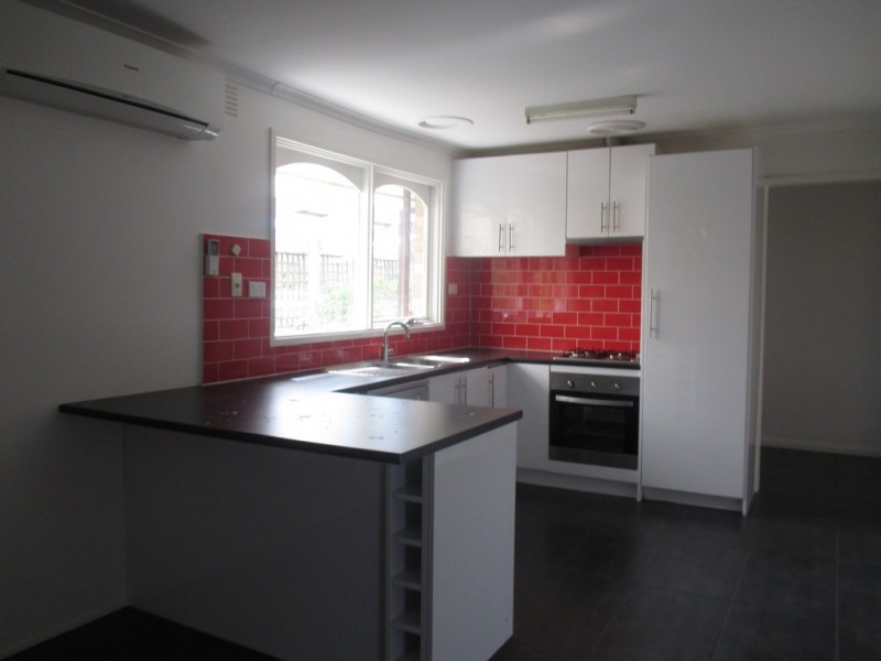 1/35 Evelyne Avenue, Cranbourne VIC 3977