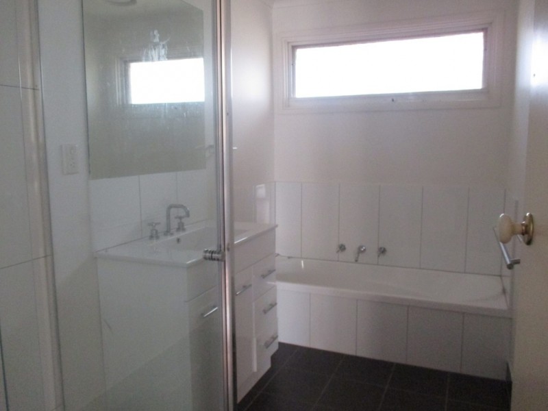 1/35 Evelyne Avenue, Cranbourne VIC 3977