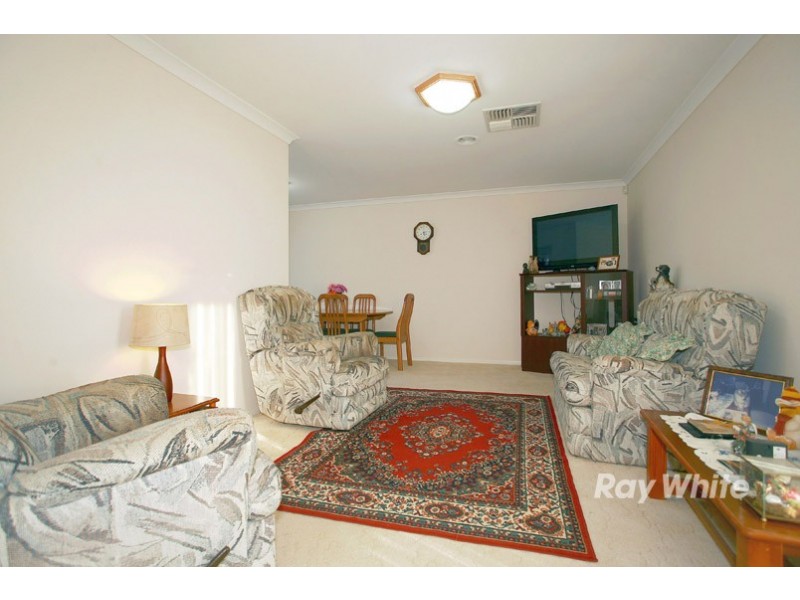 8 Roebourne Mews, Cranbourne East VIC 3977