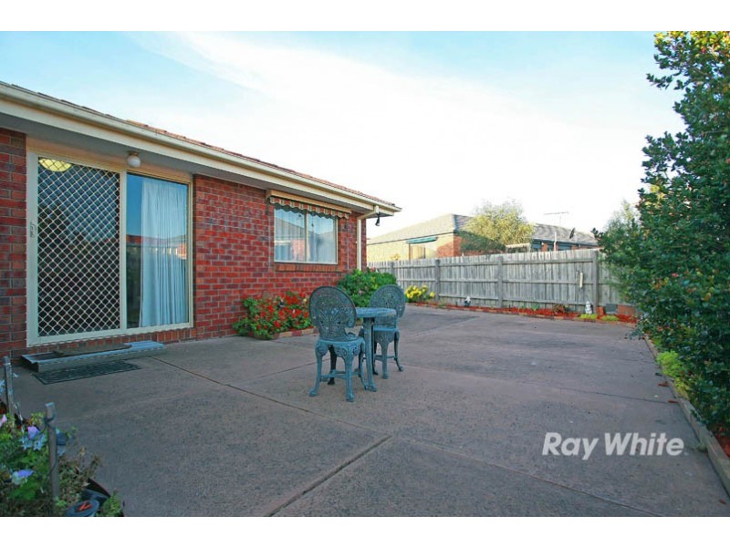 8 Roebourne Mews, Cranbourne East VIC 3977