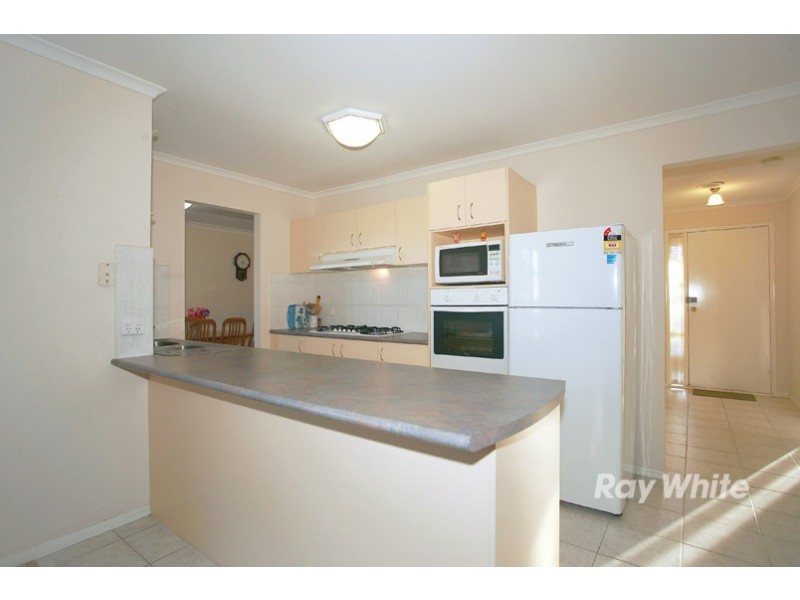 8 Roebourne Mews, Cranbourne East VIC 3977