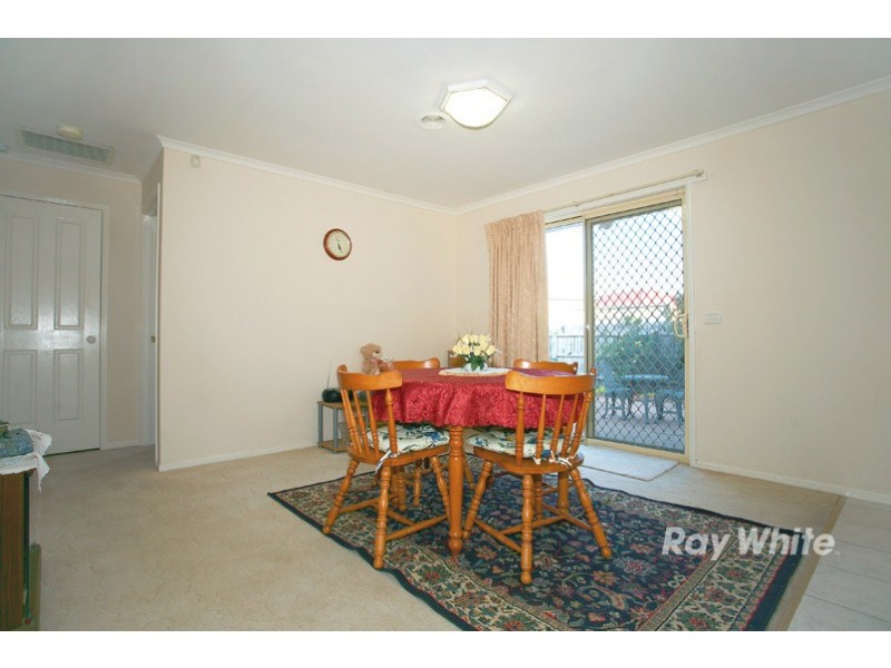 8 Roebourne Mews, Cranbourne East VIC 3977