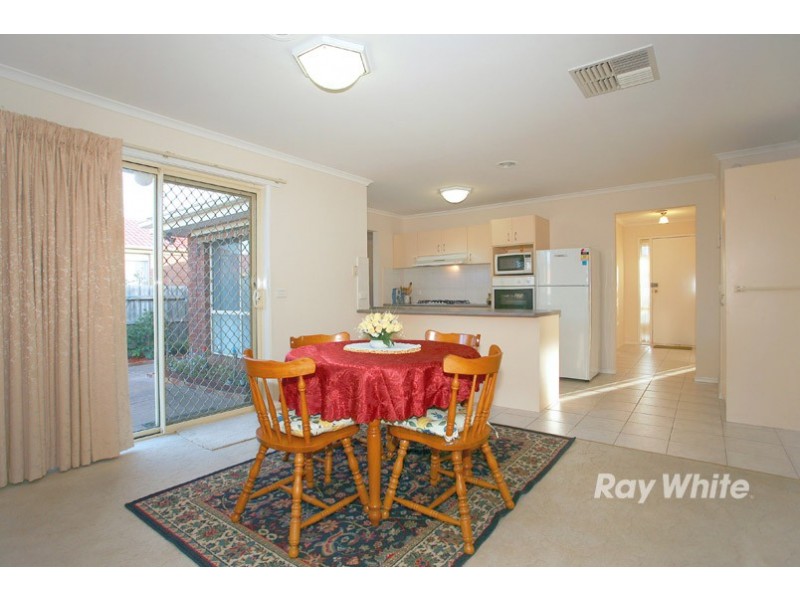 8 Roebourne Mews, Cranbourne East VIC 3977