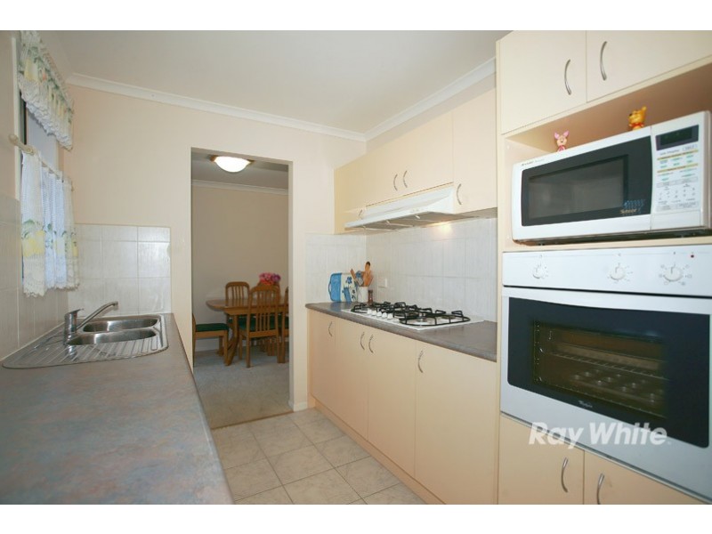 8 Roebourne Mews, Cranbourne East VIC 3977