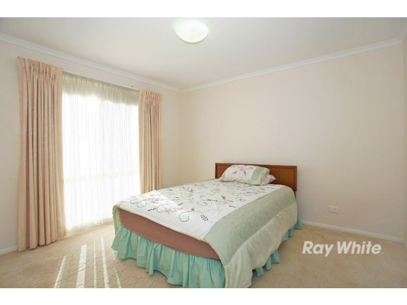 8 Roebourne Mews, Cranbourne East VIC 3977