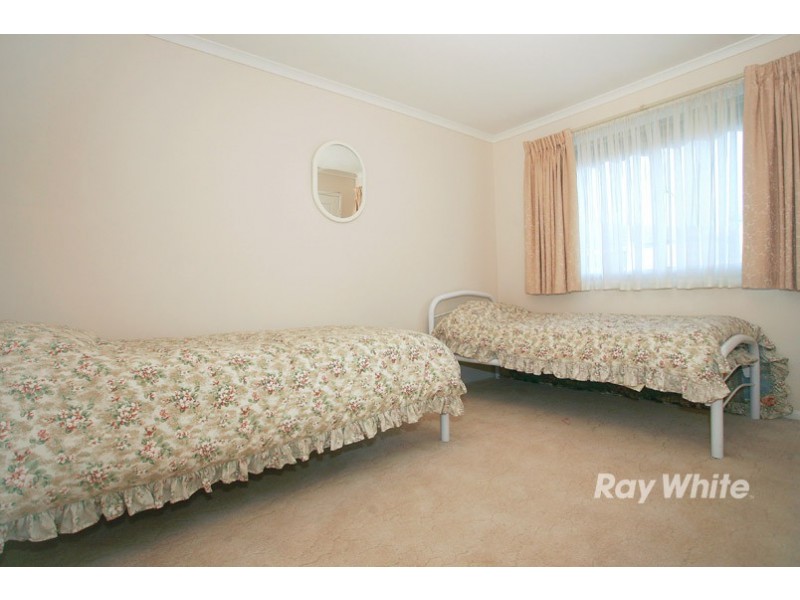 8 Roebourne Mews, Cranbourne East VIC 3977