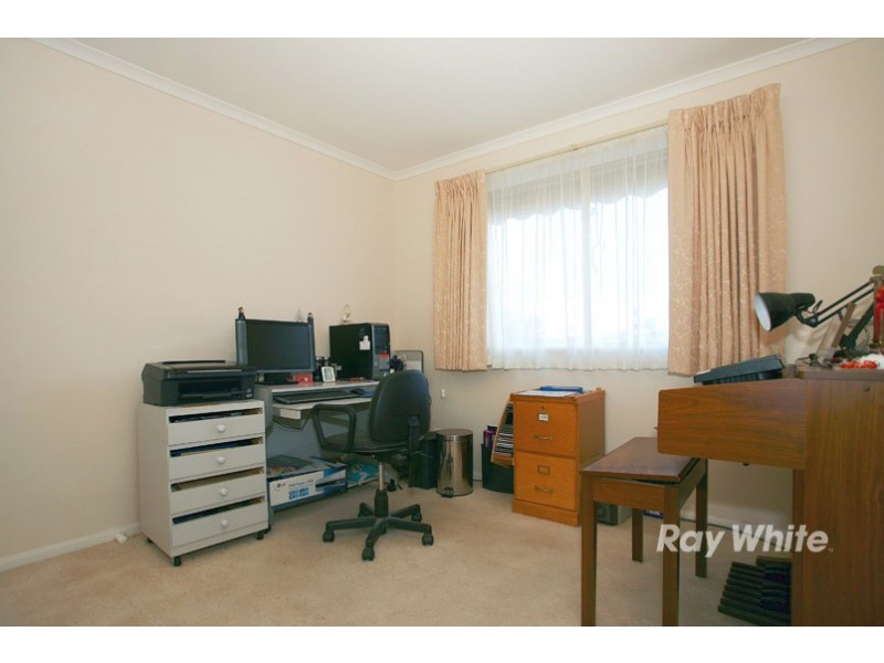 8 Roebourne Mews, Cranbourne East VIC 3977