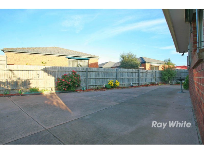 8 Roebourne Mews, Cranbourne East VIC 3977