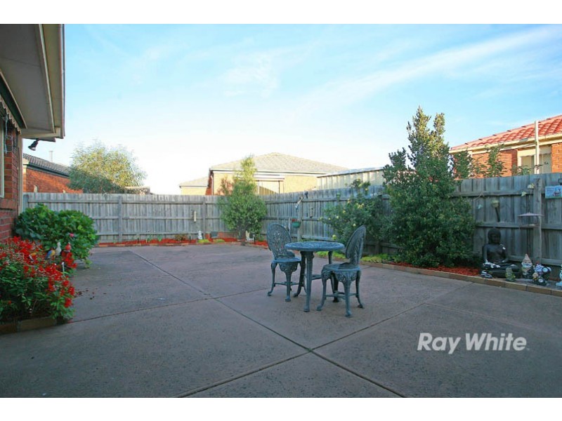 8 Roebourne Mews, Cranbourne East VIC 3977