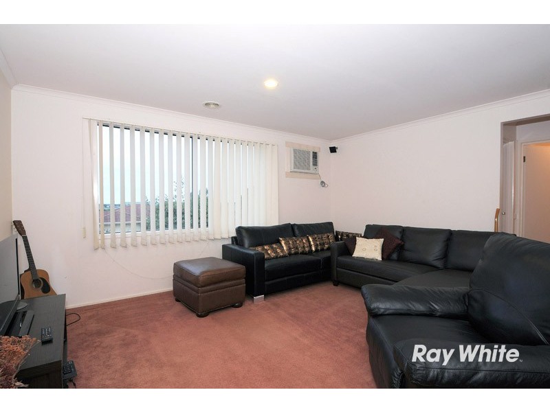 35 Banyalla Drive, Cranbourne West VIC 3977