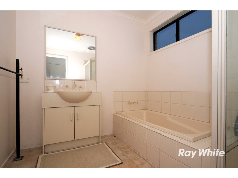 35 Banyalla Drive, Cranbourne West VIC 3977