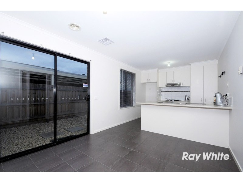 71 Calais Circuit, Cranbourne West VIC 3977