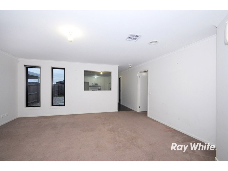 71 Calais Circuit, Cranbourne West VIC 3977