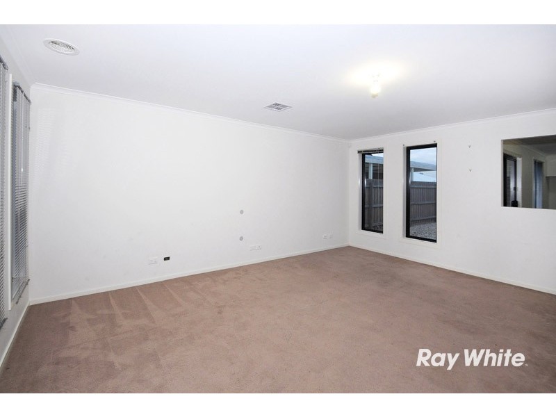 71 Calais Circuit, Cranbourne West VIC 3977