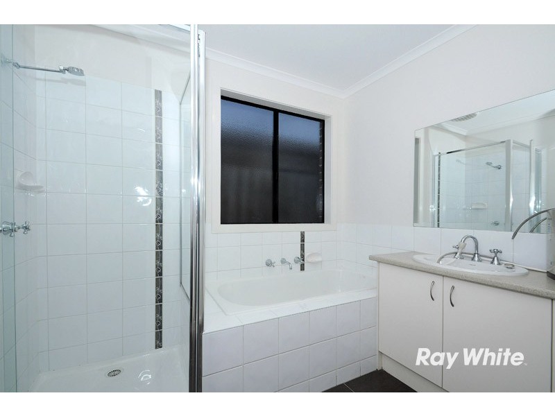 71 Calais Circuit, Cranbourne West VIC 3977