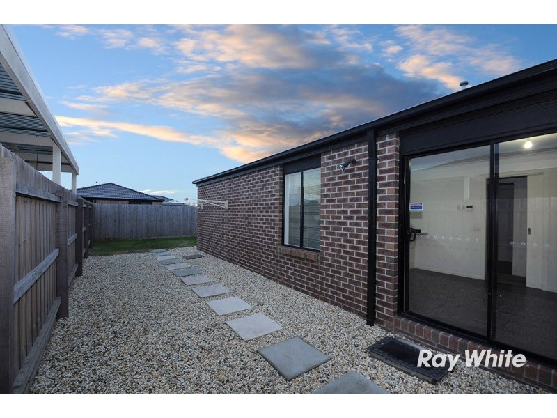 71 Calais Circuit, Cranbourne West VIC 3977