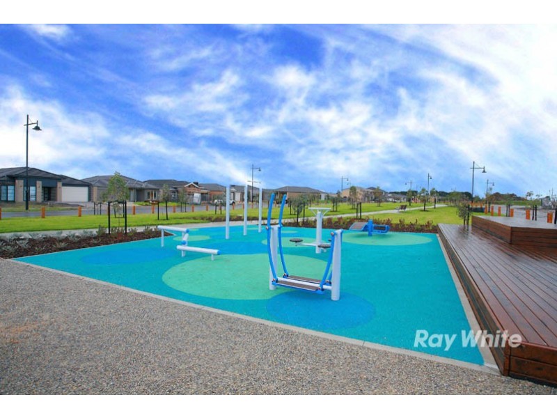 29 Fieldstone Crescent, Cranbourne North VIC 3977